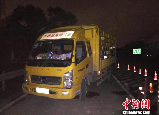 南宁桥梁检测发生事故3人坠江仍在紧急搜救（图）