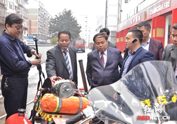 老挝公安部来湘考察 开展消防产业经贸合作