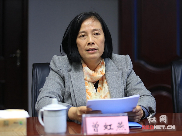 市政协副主席,民革市委主委曾虹燕出席座谈会并讲话.