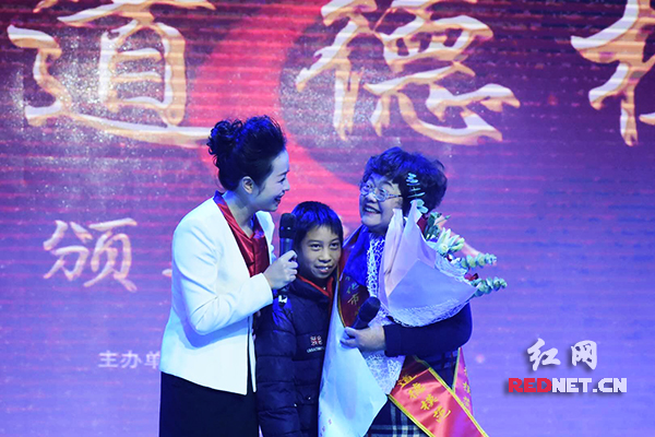 怀化市第四届十大道德模范揭晓