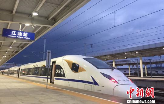 全国铁路今起调图成都至北京最快7小时47分钟