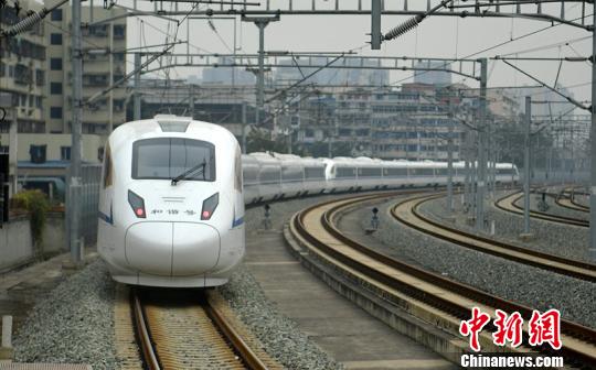 西成高铁“首考”结束元旦假期发送旅客25万人次