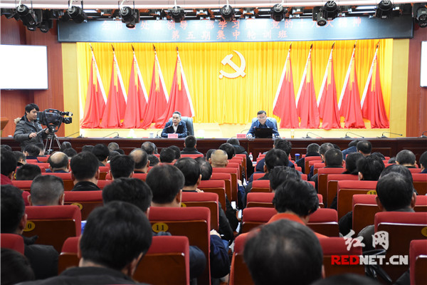 郴州:欧阳锋为第五期县处干部集中轮训班学员作专题辅导