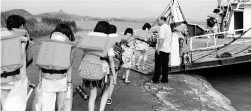 跨海护送学生15载宁海“最美摆渡人”张翎飞去世
