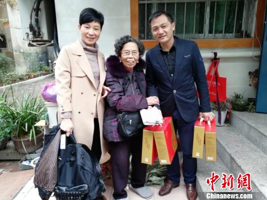 一个人感动一座城八旬诚信奶奶坚持还债引发爱的循环