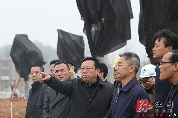 江永县委书记周立夫在调研现场.