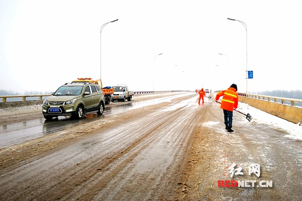 湘阴万余名党员干部雪战到底