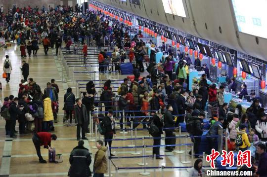 中国最北国际机场春运10天过客超60万人次