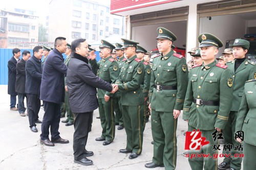 苏小康走访慰问驻双部队官兵、离退休老干部、道德模范和困难群众