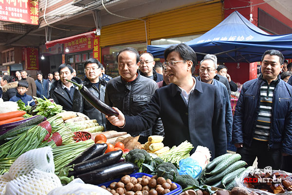 张值恒检查中心城区安全生产 要求确保春节畅