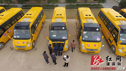道县：校车“体检”迎开学（多图）