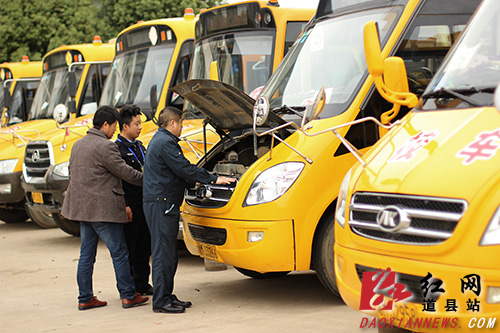 道县：校车“体检”迎开学（多图）