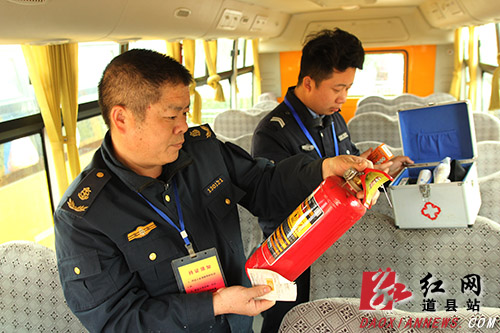 道县：校车“体检”迎开学（多图）