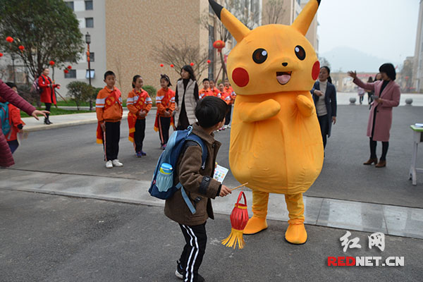 株洲中小学迎接抽小学、皮卡丘开学(图)阳泉市城区红包图片