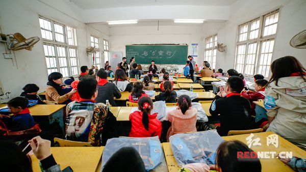 中南传媒晨基金启动爱心援助学校回访行动 助