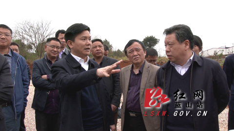 蓝山：秦志军现场调度城区学位项目建设工作