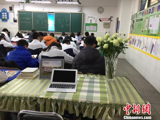 郑州女教师8年写200多万字随笔：教室是我的世界
