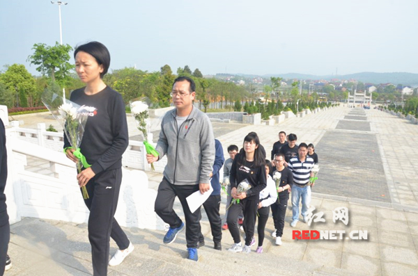 清明无忘先烈，永州水文局赴永州烈士公园开展祭奠活动