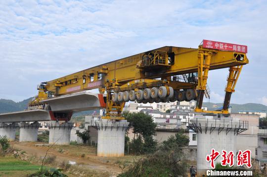 成贵铁路全线5010孔简支箱梁全部架设完成