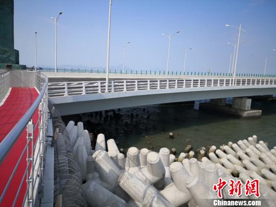 港珠澳大桥管理局：“人工岛防波堤被冲散”报道不实