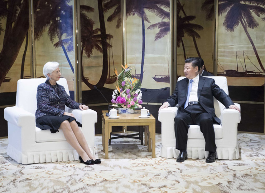 4月10日，国家主席习近平在海南省博鳌国宾馆会见国际货币基金组织总裁拉加德。 新华社记者 李涛 摄