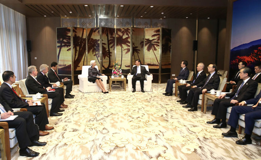 4月10日，国家主席习近平在海南省博鳌国宾馆会见国际货币基金组织总裁拉加德。 新华社记者 姚大伟 摄