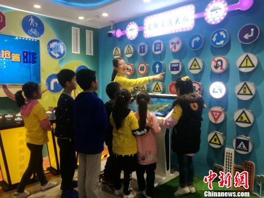 打造学童交通安全校外课堂宇通交通教育馆开幕