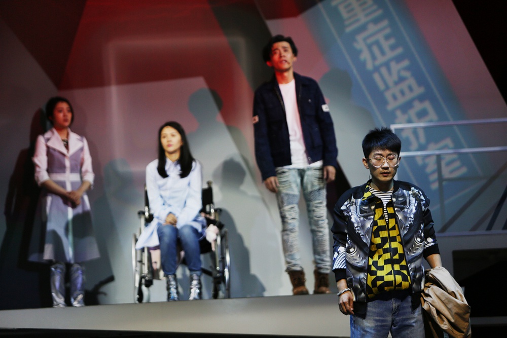 江和平根据演员面部特色与角色精心定制、打造造型.jpg