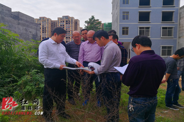 道县:李天明调研城区学位建设工作