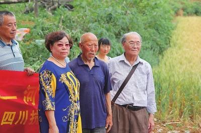 洛阳村民守护川军抗日烈士墓74年后人为感恩来支教