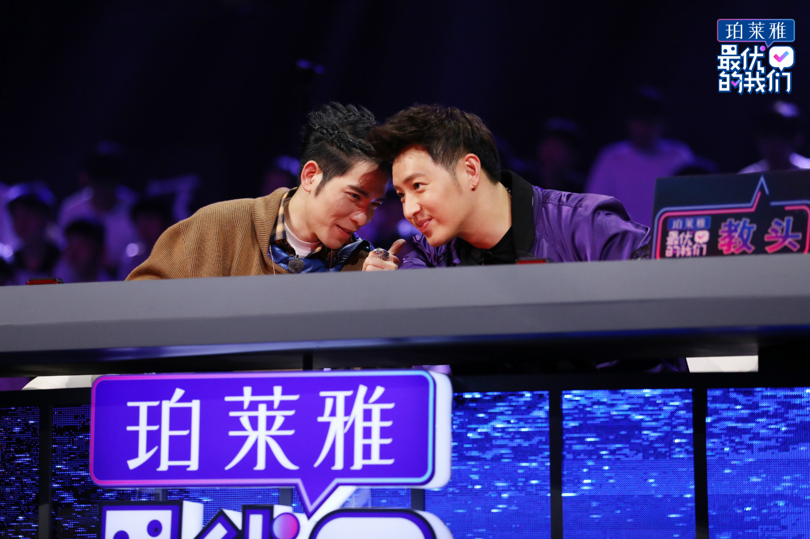 潘玮柏萧敬腾“确认过眼神” 现场“甜蜜”互动.jpg