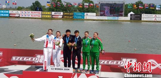 林文君/张璐琦组合以43秒082获得女子双人划艇200米冠军。中国皮划艇集训队 供图