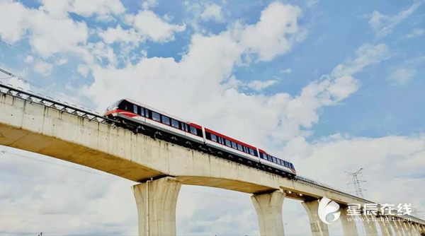 Automatic driving maglev train hits road in Changsha