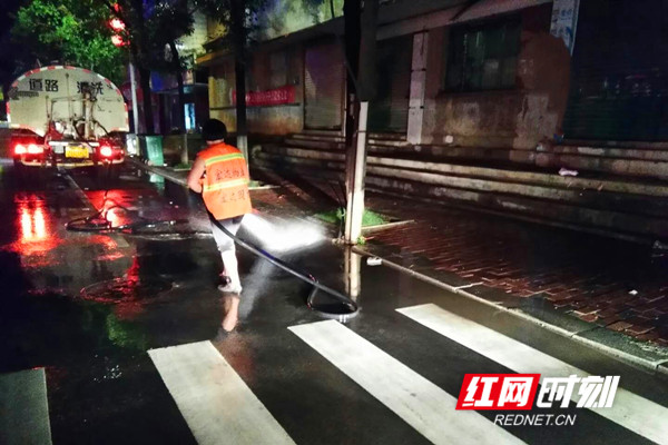 新田：积极恢复暴雨后市容环境卫生