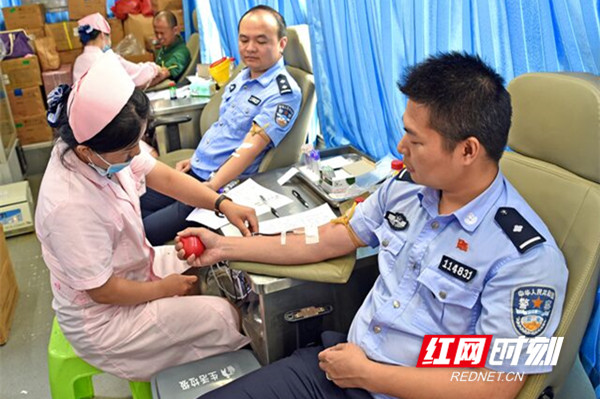 江永公安民警积极参加无偿献血活动