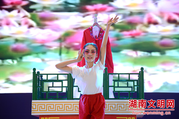 湖南举行传承红色基因·童心向党主题教育实