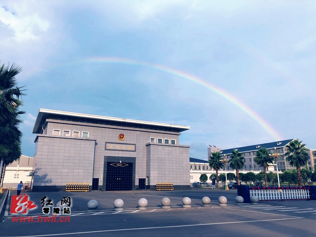 超美！雨后彩虹横跨零陵古城