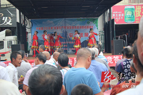 宁远文化志愿者到冷水、湾井开展安全生产演出