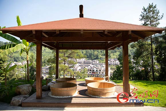 【脱贫攻坚在行动】别具一格石阡县：荒地山坳沁出温泉生态园