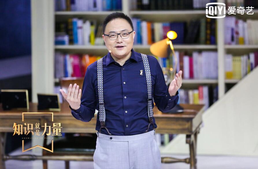 罗振宇照.jpg