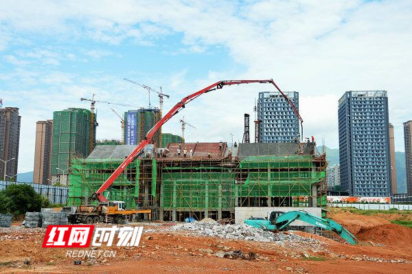 江华：瑶族博览园 高温施工忙
