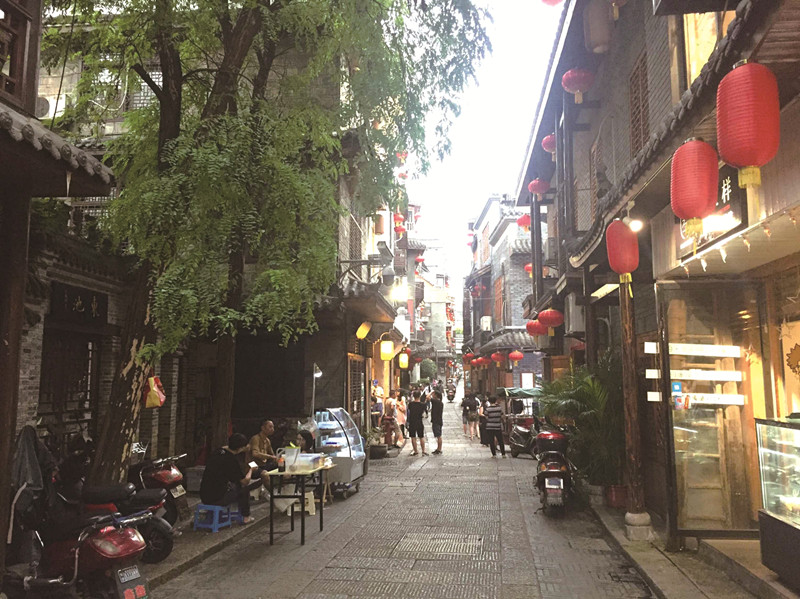 长沙最热闹的夜宵8条街 看看哪里有你的菜