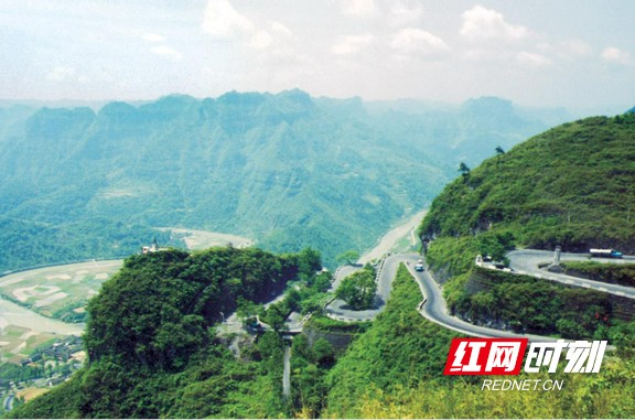改革开放40年|湘西县县通高速矮寨大桥成世界