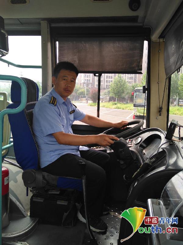 公交驾驶员张宏伟：把乘客当亲人，做顺理成章的事