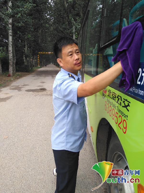 公交驾驶员张宏伟：把乘客当亲人，做顺理成章的事