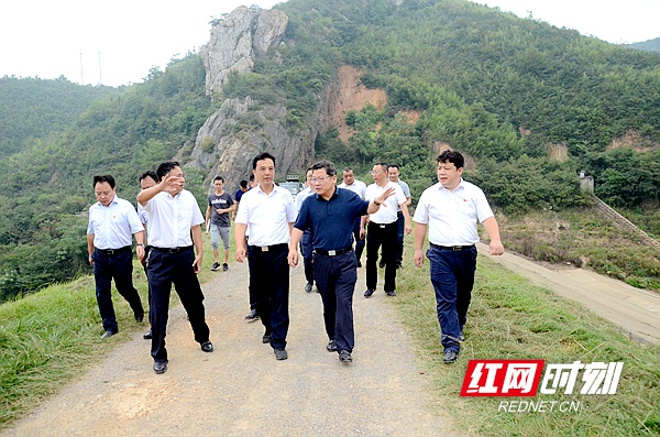 旱情牵动着湘潭市委书记曹炯芳的心,8月24日上午,他率队赴湘乡市,韶