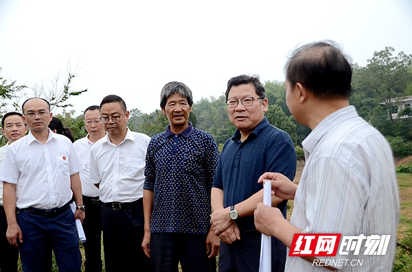 旱情牵动着湘潭市委书记曹炯芳的心,8月24日上午,他率队赴湘乡市,韶山