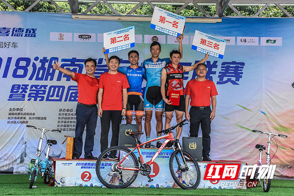 2018湖南省自行车联赛开赛 近300名山地高手竞速长沙龙头井