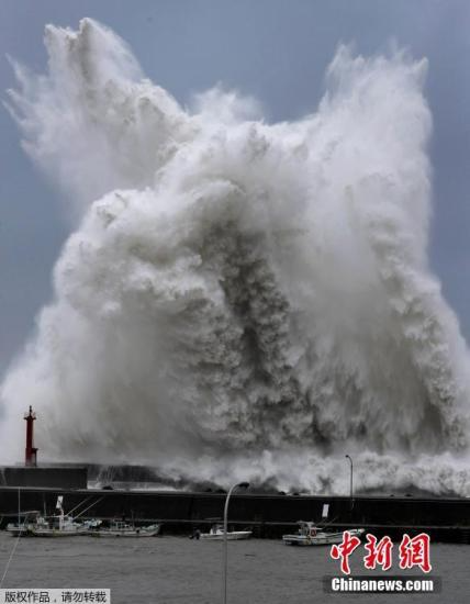 大阪关西机场被淹 台风袭日本摩天轮变大风车