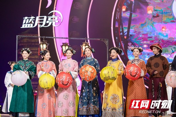 佘诗曼携延禧剧组演小品 湖南卫视中秋晚会赶